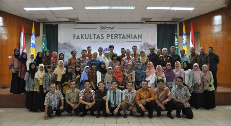wisuda 8-1